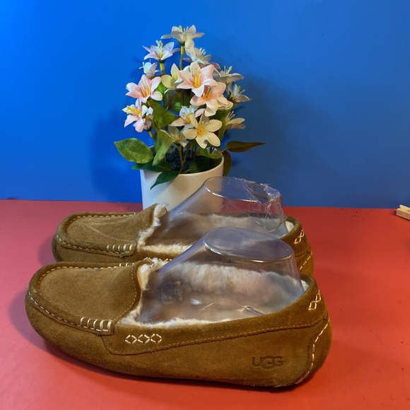 Wos Ugg slippers SZ 8 - Picture 4 of 7